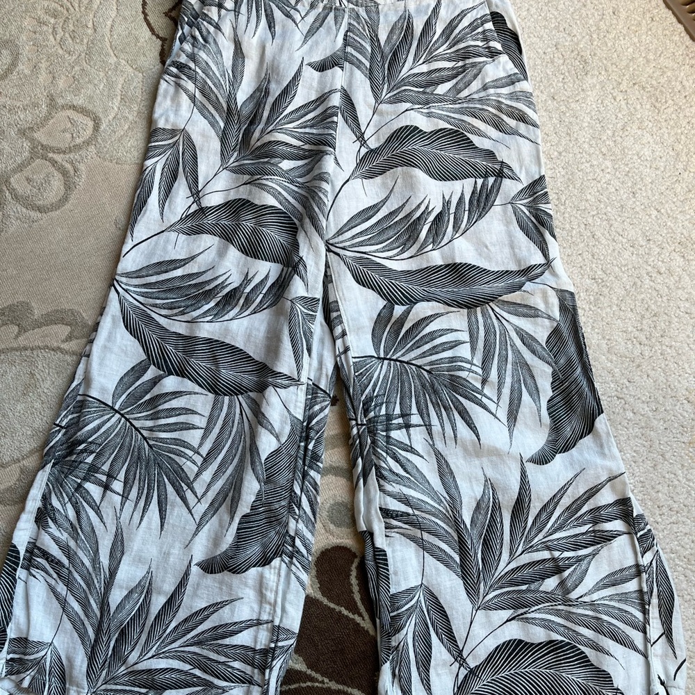 Tahari Black and White Linen Palm-Print Pants